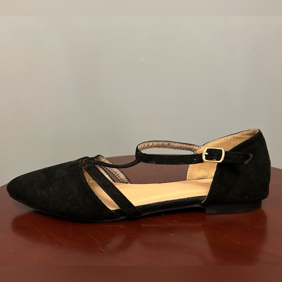 Vegan Suede Black T-Strap Flats, size 39 - Picture 4 of 9